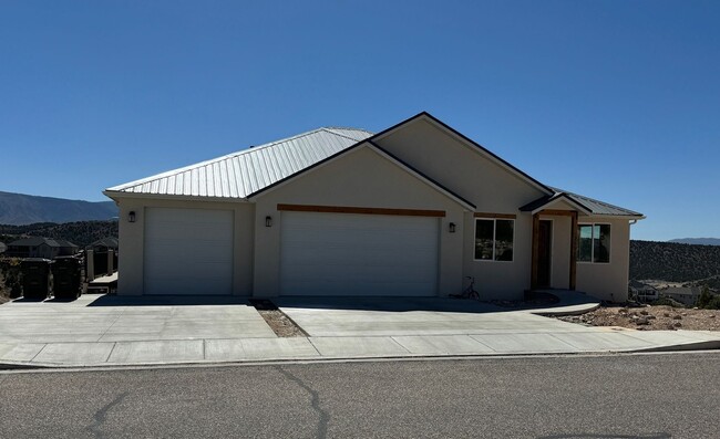 2559 Carmel Canyon Dr in Cedar City, UT - Building Photo - Building Photo