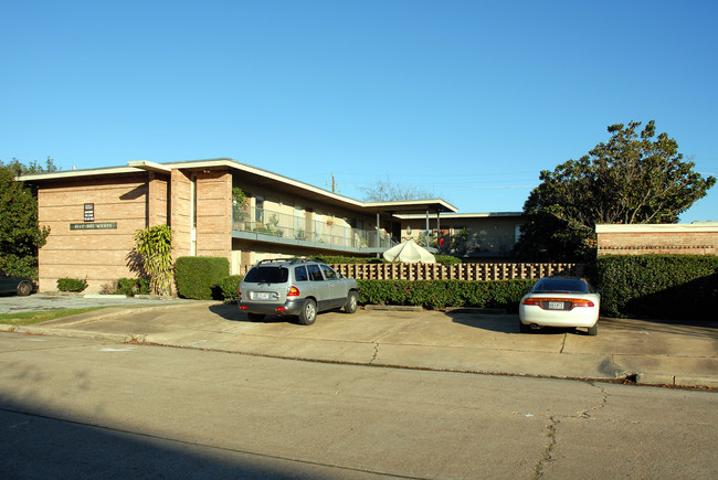 5142 Del Monte Dr in Houston, TX - Foto de edificio - Building Photo