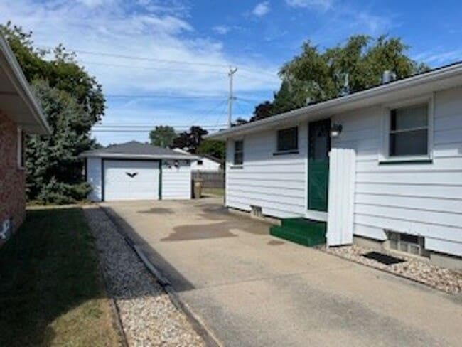 2026 87th Pl in Kenosha, WI - Building Photo - Building Photo