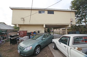 1353 W 36Th Pl in Los Angeles, CA - Building Photo - Building Photo