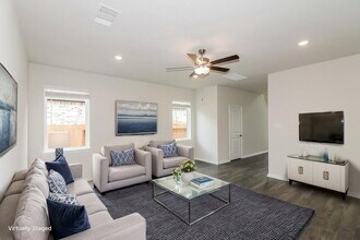 7610 Thrips Ln in Richmond, TX - Foto de edificio - Building Photo