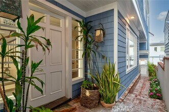 1514 E Oceanfront in Newport Beach, CA - Building Photo - Building Photo