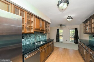 10447 Carriagepark Ct in Fairfax, VA - Building Photo - Building Photo