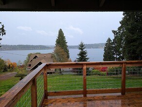 8876 Utah St NE in Bremerton, WA - Building Photo - Building Photo