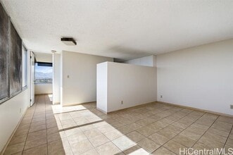 1060 Kamehameha Hwy in Pearl City, HI - Foto de edificio - Building Photo
