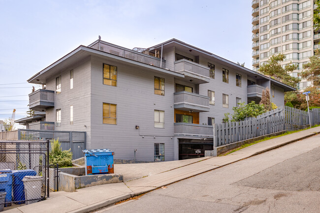 109 Tenth St in New Westminster, BC - Building Photo - Building Photo