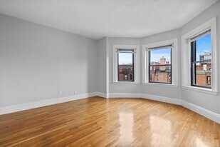907 Boylston St, Unit 32 in Boston, MA - Building Photo