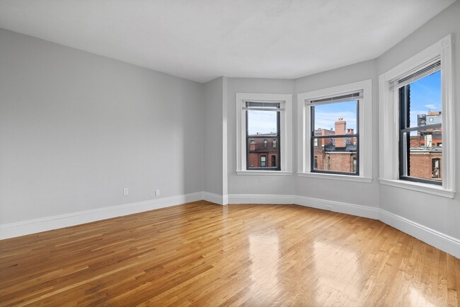 907 Boylston St, Unit 32