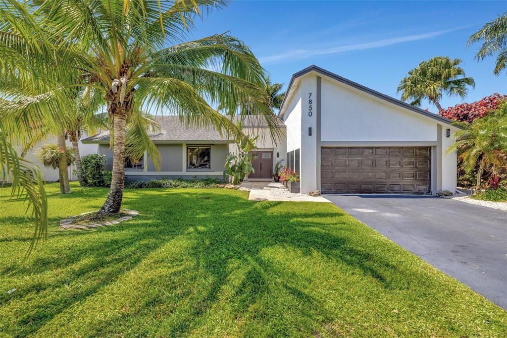 7850 NW 53rd Ct in Lauderhill, FL - Building Photo