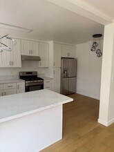 633 8th St in Hermosa Beach, CA - Foto de edificio - Building Photo