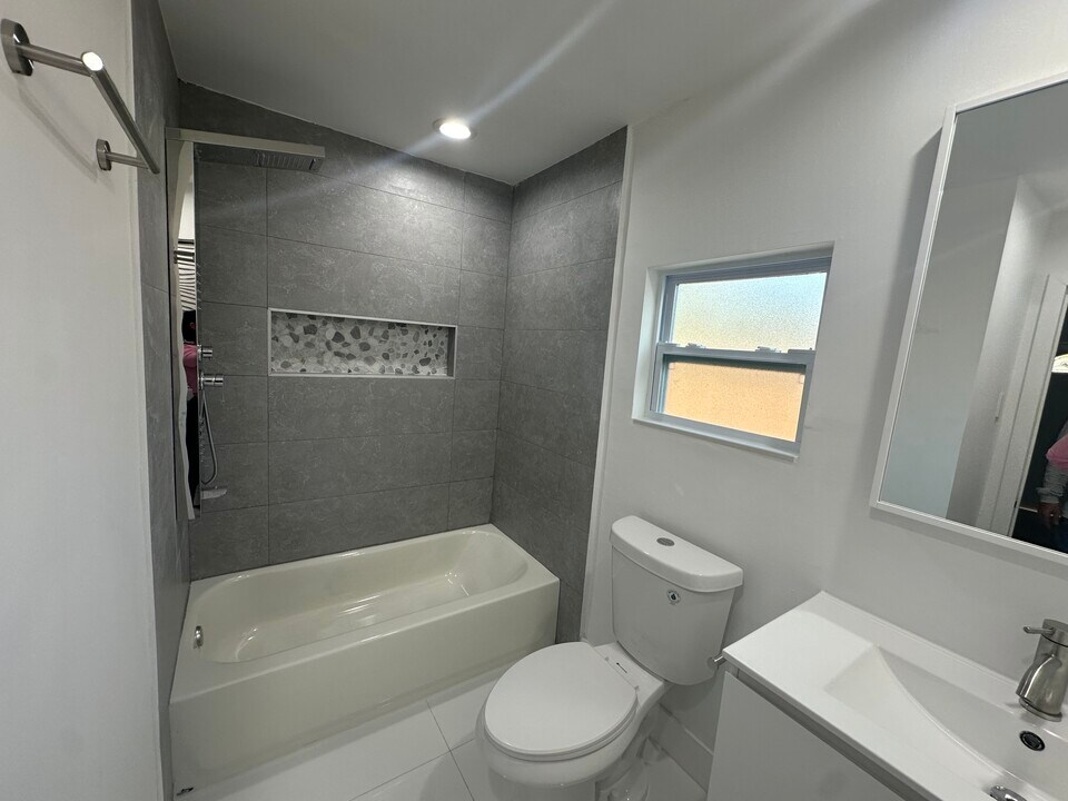 2210 NW 31st Ave, Unit 3 in Fort Lauderdale, FL - Building Photo