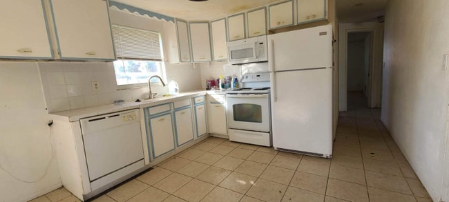 8289 Pelican Rd in Englewood, FL - Building Photo - Building Photo