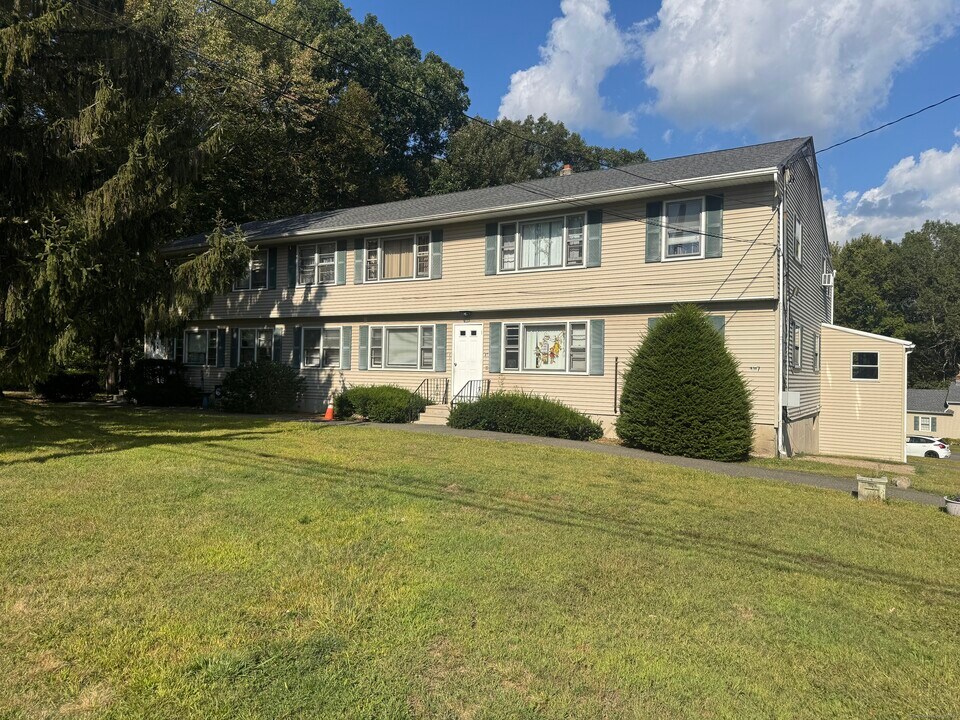 197 Potuccos Ring Rd in Wolcott, CT - Building Photo