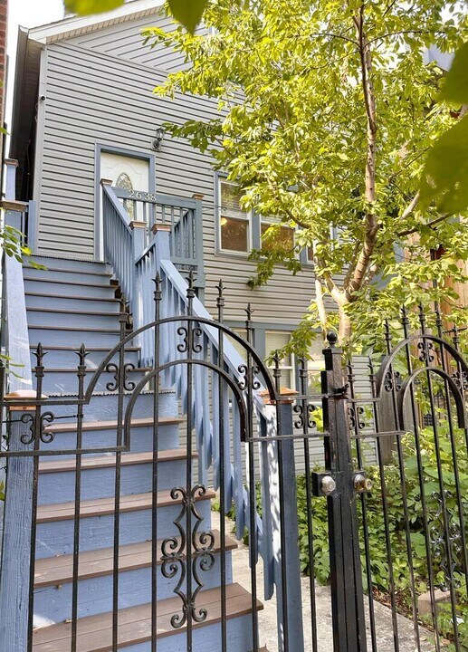 2638 W Belden Ave in Chicago, IL - Building Photo