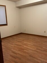 205 W Cherry St, Unit D in Fairbury, IL - Foto de edificio - Building Photo