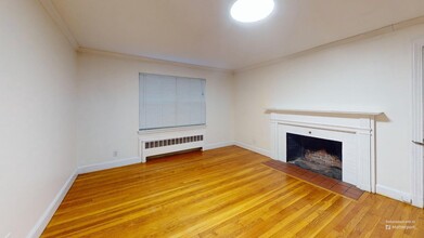 115 Withington Rd, Unit 1 in Newton, MA - Foto de edificio - Building Photo