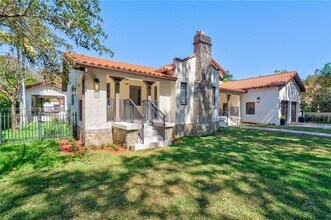 519 Alhambra Cir in Coral Gables, FL - Building Photo - Building Photo