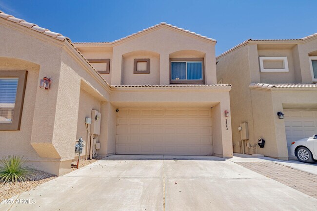 2723 E Schiliro Cir in Phoenix, AZ - Building Photo - Building Photo