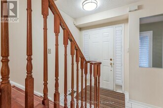 5230 Glen Erin Dr in Mississauga, ON - Building Photo - Building Photo