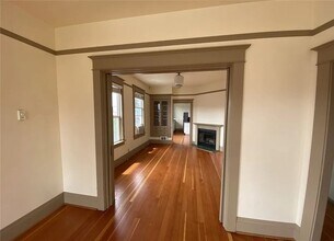 1017 Taylor Ave N in Seattle, WA - Building Photo - Building Photo