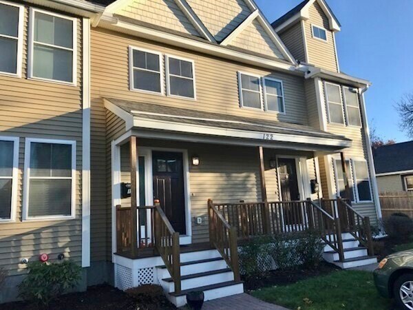 122 Harvard Ave in Medford, MA - Foto de edificio - Building Photo