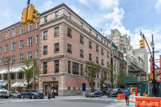 20 E 65th St in New York, NY - Building Photo - Building Photo