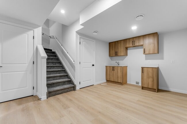 6381 King Wynd SW in Edmonton, AB - Building Photo - Building Photo