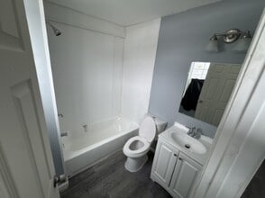 804 W Mulberry St in Coal Township, PA - Building Photo - Building Photo