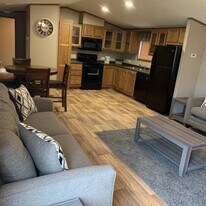 400 Sparrow Dr in Troy, AL - Building Photo