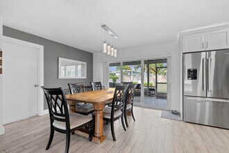 9956 Dahlia Ave in Palm Beach Gardens, FL - Foto de edificio - Building Photo
