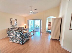 10824 Collar Dr in San Antonio, FL - Building Photo - Building Photo