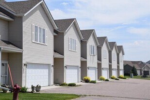 2156 Willow Trail in North Mankato, MN - Building Photo