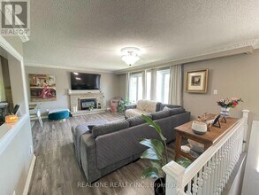 1319 Bridge Rd in Oakville, ON - Building Photo - Building Photo