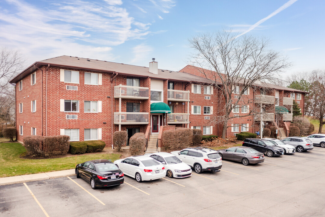 Lakewood Villas Apartments in Vernon Hills, IL - Building Photo