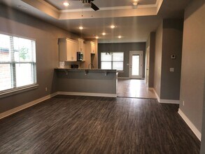 804 SW Cabriolet St in Bentonville, AR - Building Photo - Building Photo