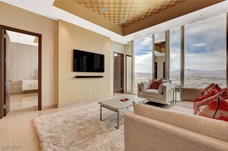 3750 S Las Vegas Blvd in Las Vegas, NV - Foto de edificio - Building Photo