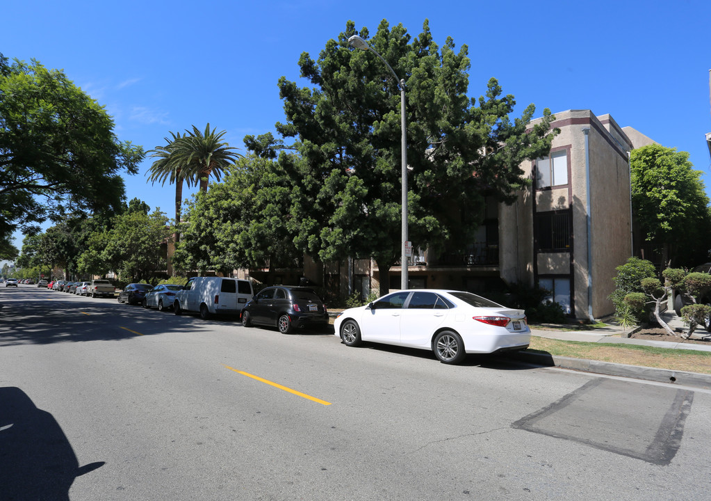 Mediterannean Woods in Glendale, CA - Foto de edificio