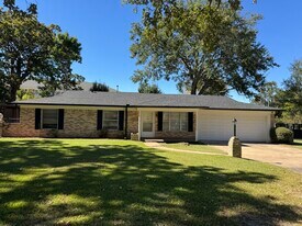 8101 Karen Dr in Tyler, TX - Building Photo