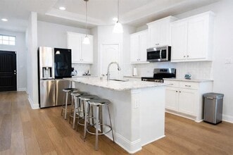 310 Saltmeadow Ln in Red Oak, TX - Foto de edificio - Building Photo