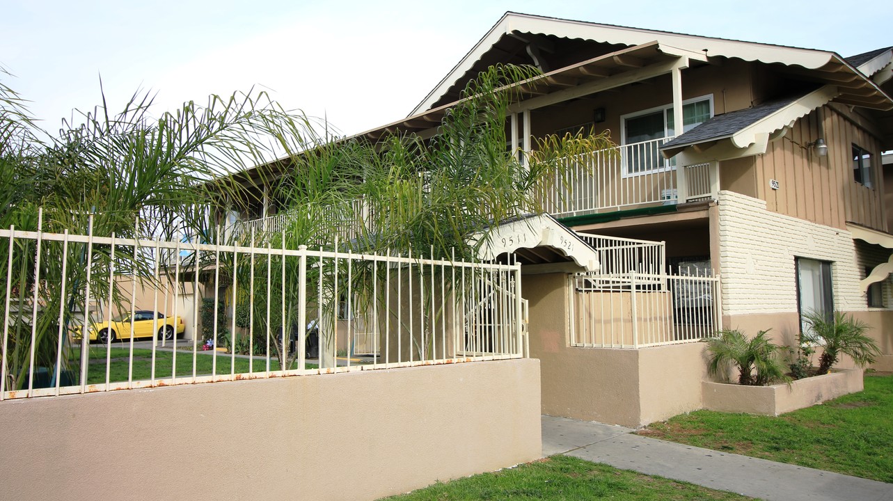 Maureen I in Garden Grove, CA - Building Photo