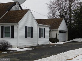 747 Churchville Rd in Southampton, PA - Building Photo