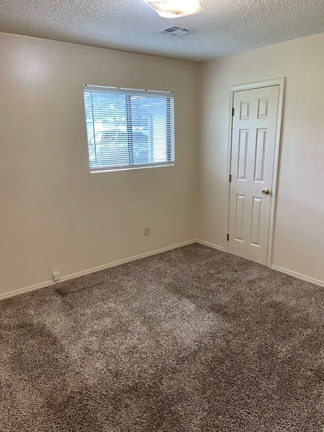 503 E 5th Plz in Grove, OK - Building Photo - Building Photo