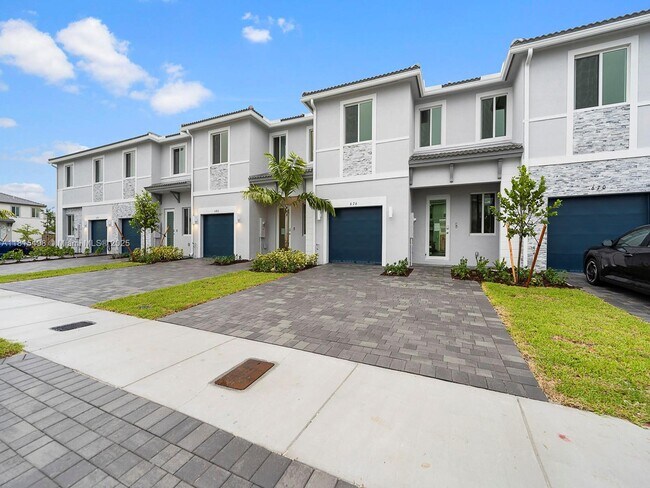property at 676 SE 14th St