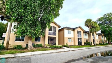 9955 Westview Dr in Coral Springs, FL - Building Photo - Building Photo