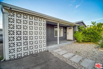 12827 Sylvan St in Los Angeles, CA - Building Photo - Building Photo