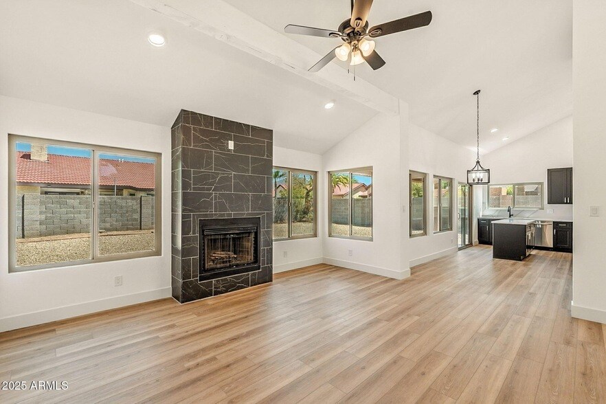 11128 E Sahuaro Dr in Scottsdale, AZ - Building Photo