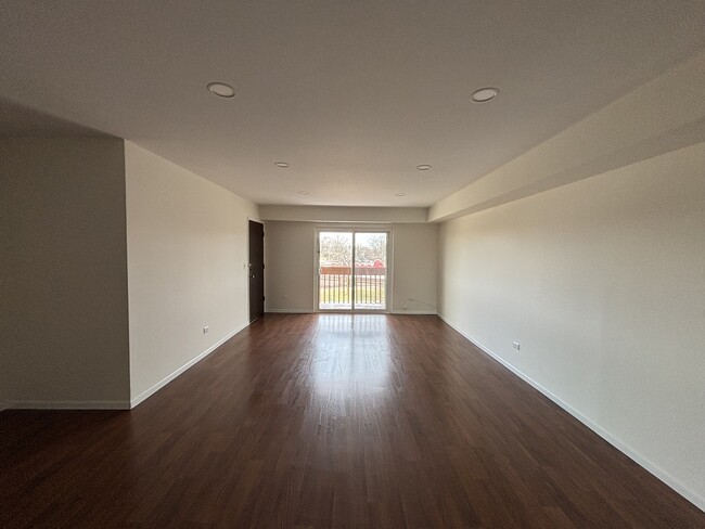 517 W Central Rd, Unit 2A in Mount Prospect, IL - Building Photo - Building Photo