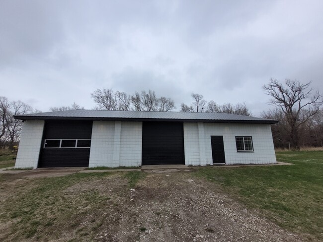 property at 1404 S Shady Bend Rd