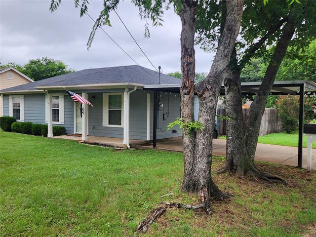 411 Lewis St in Rio Vista, TX - Building Photo