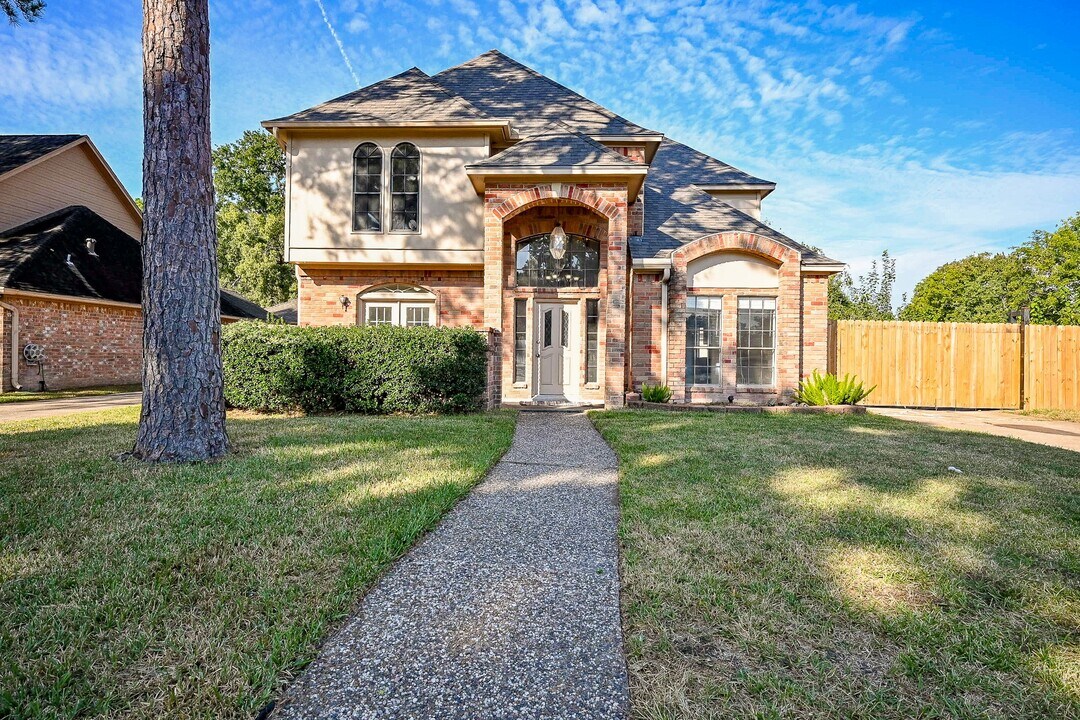 12011 Autumn Creek Dr in Houston, TX - Building Photo